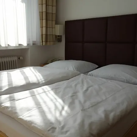 Kaiser Am Wiener Platz מלון 3*