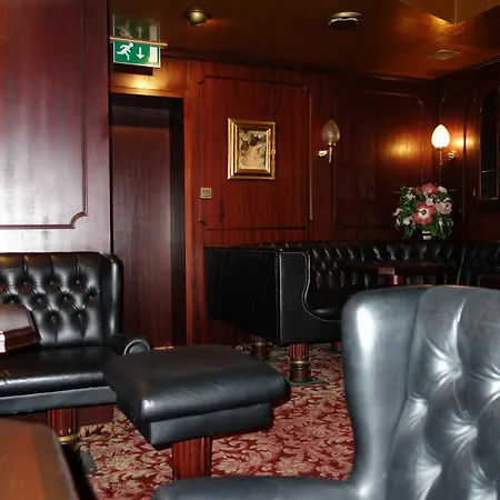 Kaiser Am Wiener Platz 3*