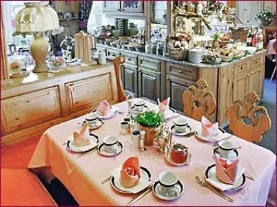 Kaiser Am Wiener Platz 3* Кёльн