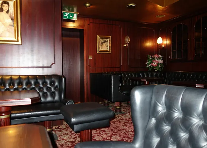 Kaiser Am Wiener Platz 3*