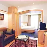 Kaiser Am Wiener Platz Hotel