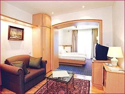 Kaiser Am Wiener Platz Hotel