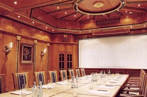 Kaiser Am Wiener Platz Hotel