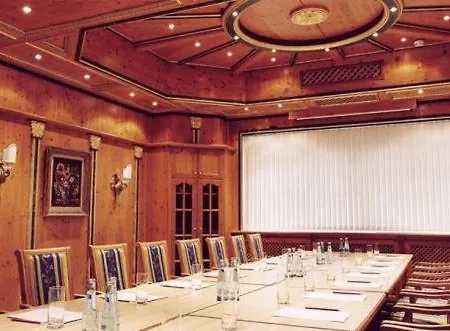 Kaiser Am Wiener Platz Отель