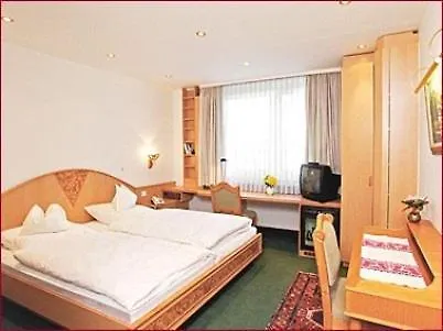 Kaiser Am Wiener Platz 3*