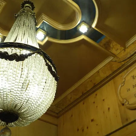 Kaiser Am Wiener Platz