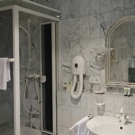 Kaiser Am Wiener Platz 3* Кёльн