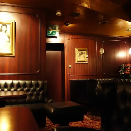 Kaiser Am Wiener Platz Отель