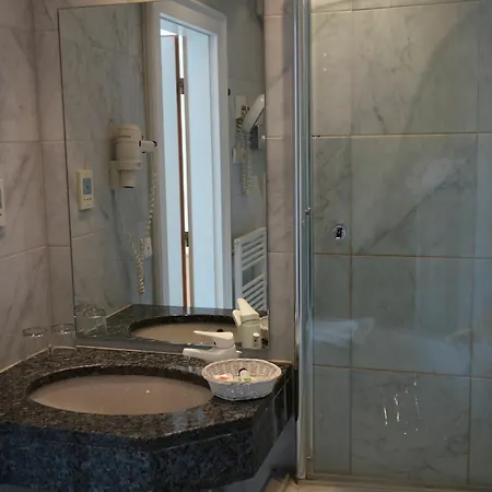 Kaiser Am Wiener Platz Отель Кёльн