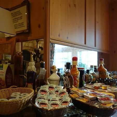 Отель Kaiser Am Wiener Platz Кёльн