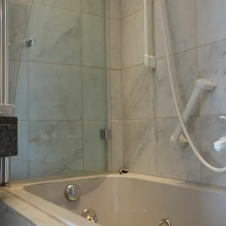 Kaiser Am Wiener Platz 3*