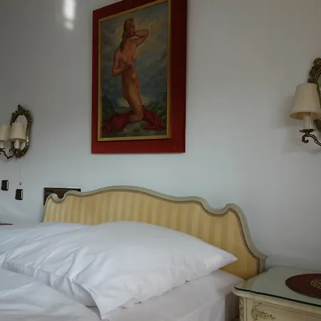 Отель Kaiser Am Wiener Platz Кёльн