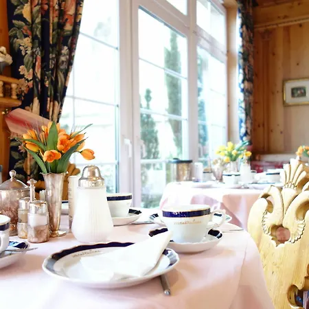 ホテル Kaiser Am Wiener Platz ケルン