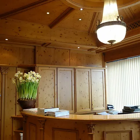 Отель Kaiser Am Wiener Platz Кёльн