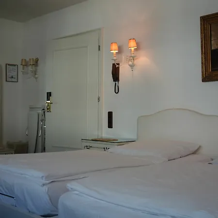 Kaiser Am Wiener Platz 3* Кёльн