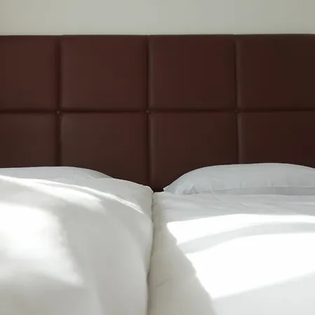 Отель Kaiser Am Wiener Platz Кёльн