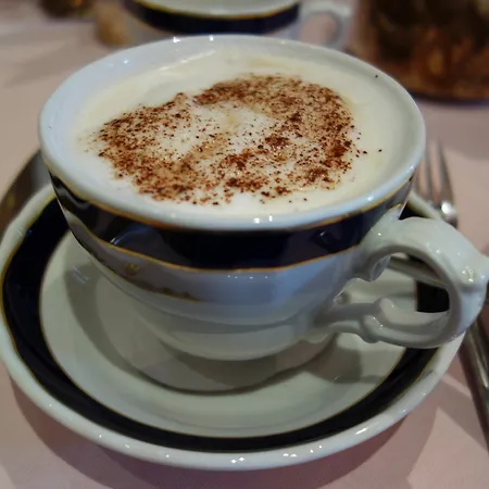 Отель Kaiser Am Wiener Platz Кёльн