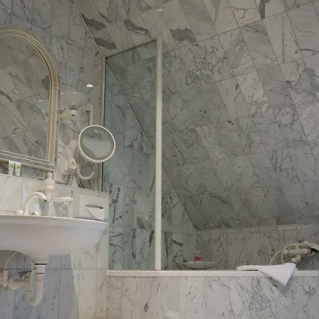 Kaiser Am Wiener Platz ホテル