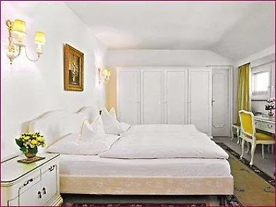 Kaiser Am Wiener Platz Otel 3*