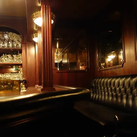 Kaiser Am Wiener Platz 3*