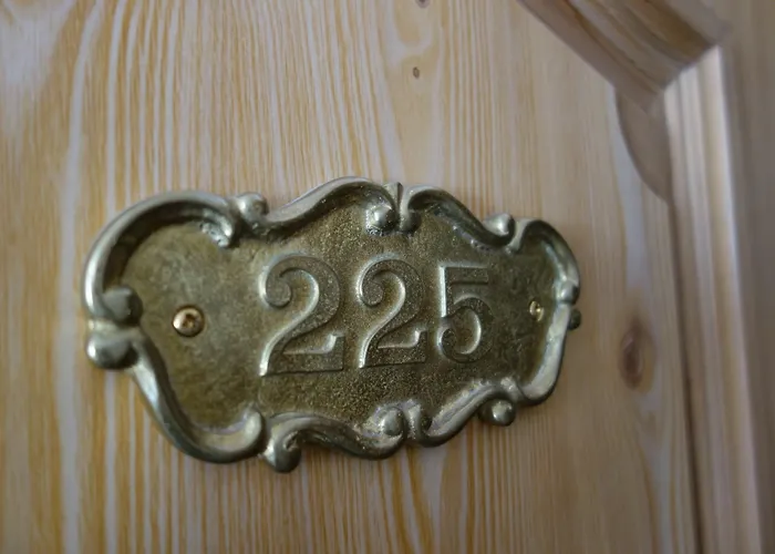 Kaiser Am Wiener Platz