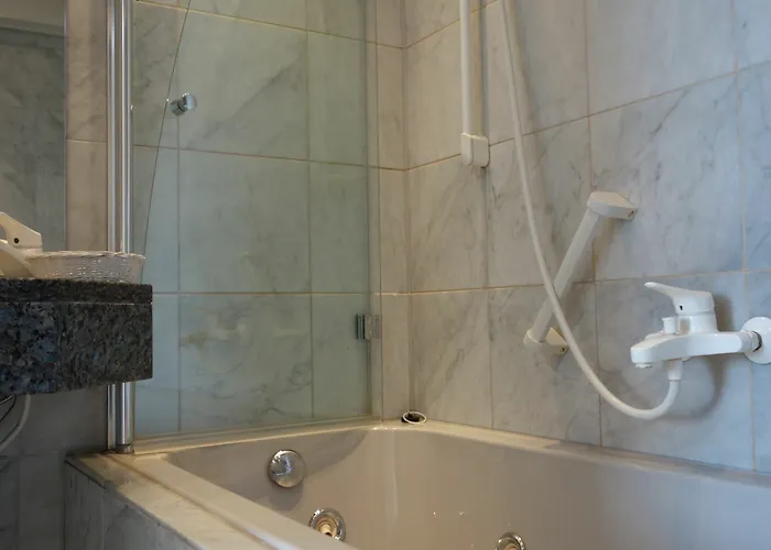 Kaiser Am Wiener Platz 3*