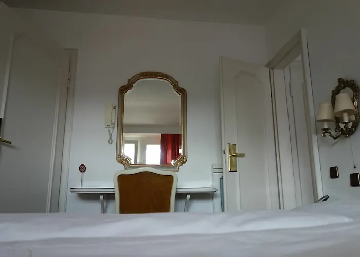 Kaiser Am Wiener Platz Hotel 3*