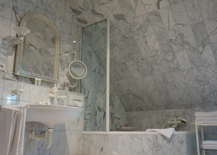 Kaiser Am Wiener Platz Hotel