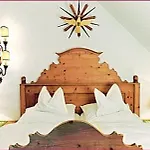 Kaiser Am Wiener Platz Hotel 3*